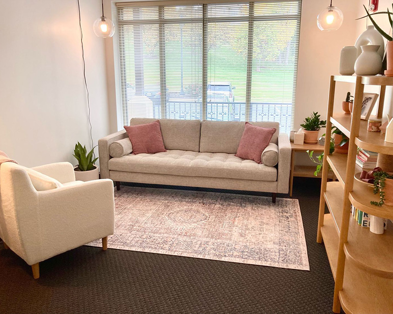 Julie Potter, LCSW, is an infertility therapist in Kansas City, MO. Here is her office.